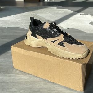 New never worn Running shoes. Fashion piece. Size 7.5 Just purchased cant return